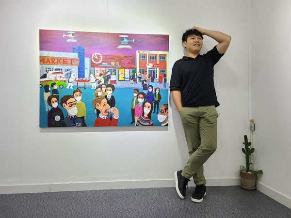 권동혁 화가는 자신의 작품에서 근엄함이나 진지함은 싹 빼버렸다. 대신 재미를 제일  앞에 내세우고 관객들과 만나고 있다.