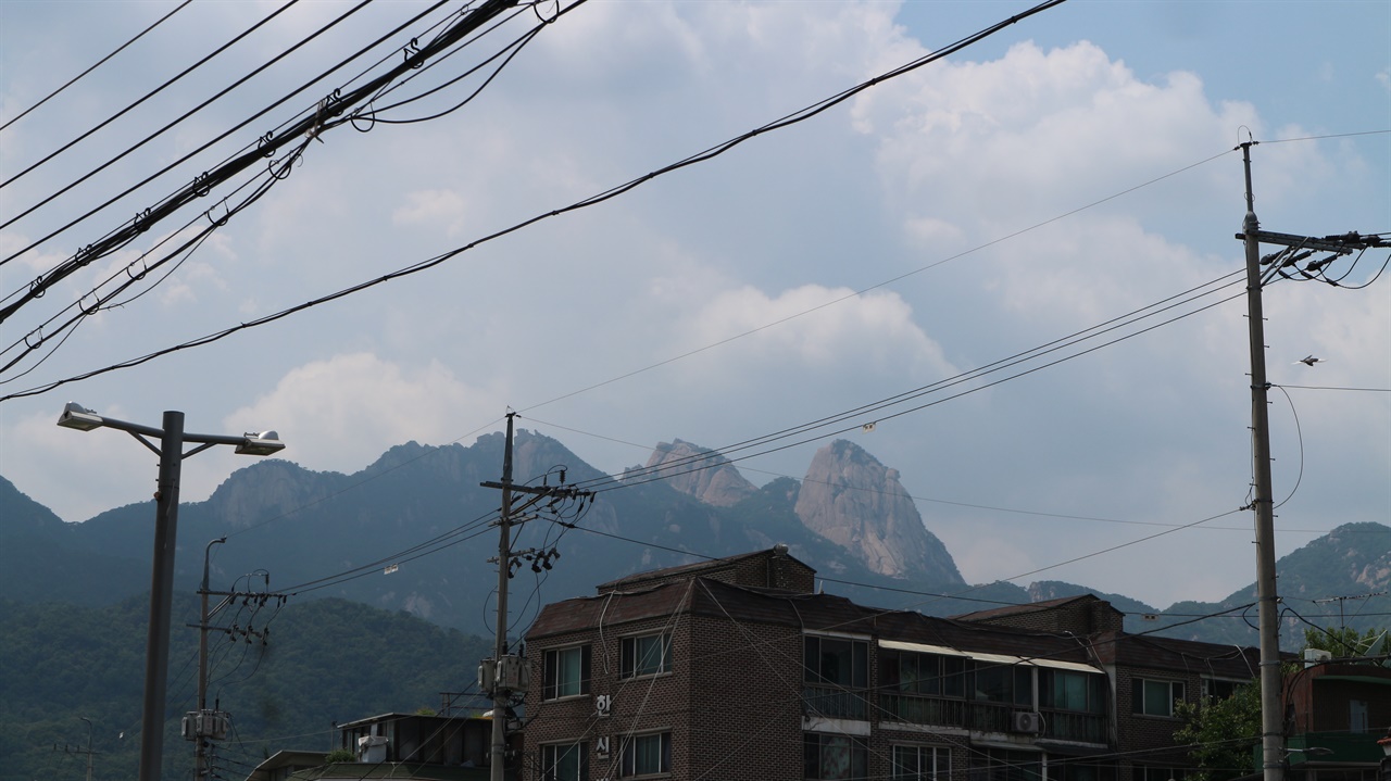 어릴 적 동네의 흔적은 거의 사라졌지만 북한산 인수봉이 바라보이는 모습은 그대로였다.