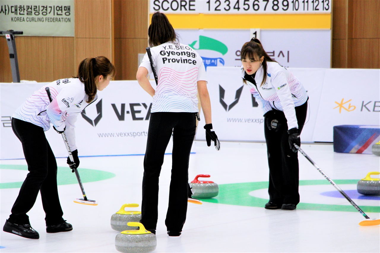  현재 여자팀 국가대표 지위를 차지하고 있는 경기도청 컬링팀.