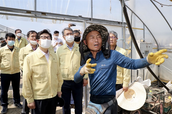 조명래 환경부 장관, 박재현 한국수자원공사 사장 등이 8월 15일 경남 합천 수해현장을 찾았다.