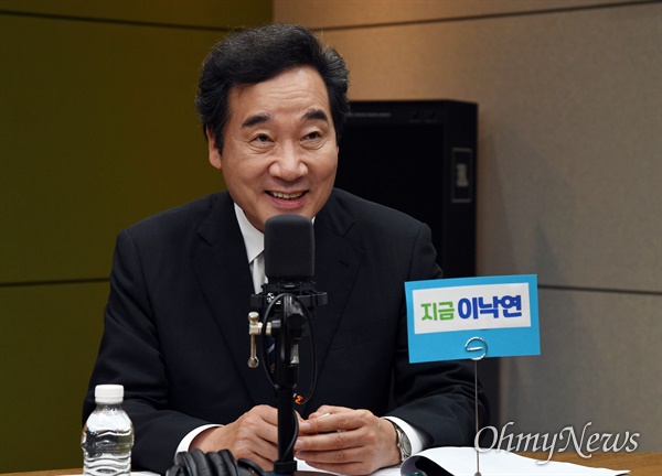 더불어민주당 당대표 경선에 출마한 이낙연 후보가 18일 오후 서울 양천구 CBS사옥에서 진행된 CBS 라디오 ‘시사자키 정관용입니다’ 에 출연, 발언을 하고 있다.