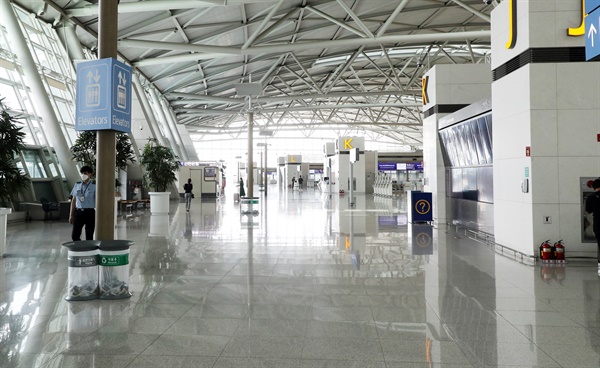 한산한 인천국제공항 국제선 터미널의 모습. 