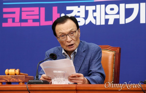 19일 서울 여의도 국회에서 열린 더불어민주당 최고위원회의에서 이해찬 대표가 모두발언을 하고 있다.