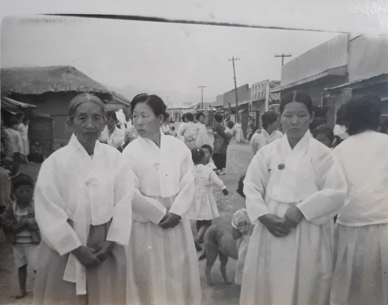 운천(지금의 동두천)장에서 증조할머니와 할머니의 사돈, 할머니가 함께하셨다.