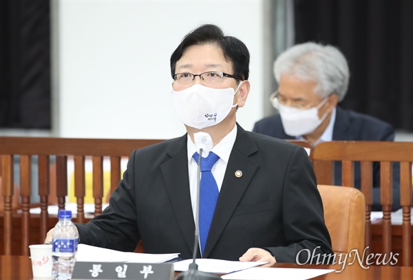 서호 통일부 차관이 24일 서울 여의도 국회에서 열린 정보위원회 전체회의에 출석해 있다. 