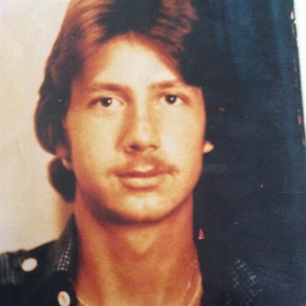 1980년 침몰로 목숨을 잃은 폴 램버트씨의 동생, 피터 램버트씨. 그는 사고 당시 불과 19살이었다. 