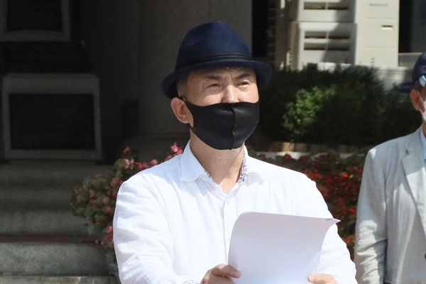 김대환 참여연대 회원은 연대발언에서 '8.15 코로나 테러 원흉은 미래통합당과 사법부'라며 비판을 이어갔다. 