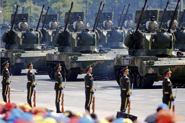 2015년 톈안먼 광장의 중국 인민해방군 군사 퍼레이드
