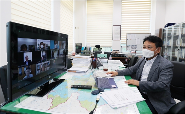 대전시의회 오광영(더불어민주당, 유성2)의원은 2일 오후 '비대면 온라인' 방식으로 '이동노동자 쉼터 조성 모색을 위한  언택트 화상토론회'를 개최했다.