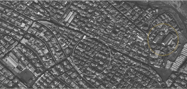 현재의 우이중앙교회 위치를 1972년에 찍은 항공사진. 주변 주택들 모습과 비교되는 노란 원 안의 두 건물이 보인다. 왼쪽 작은 건물이 동원유치원으로 예상된다. 중앙의 하얀 원 안에 내가 살던 집이 있을 것이다.