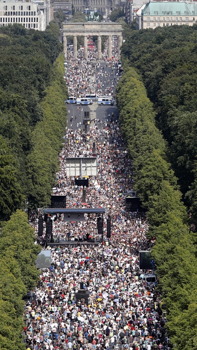 8월 29일(현지 시각) 독일 베를린서 열린 '코로나19 통제' 반대 시위