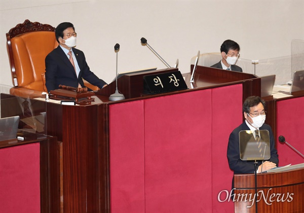 이낙연 더불어민주당 대표가 7일 오전 서울 여의도 국회에서 열린 제382회국회(정기회) 제2차 본회의에서 교섭단체 대표연설을 하고 있다. 