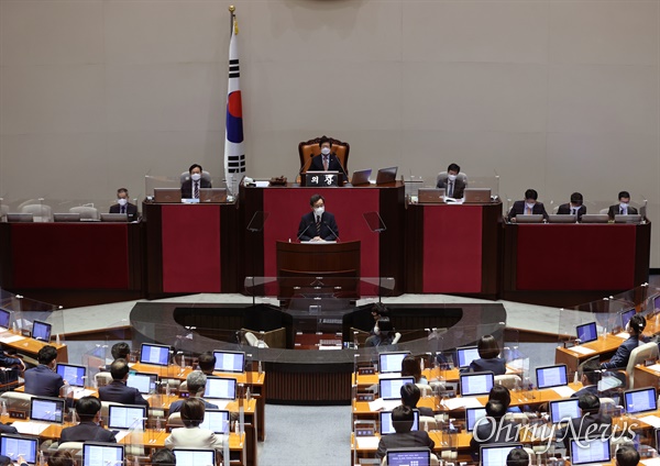 이낙연 더불어민주당 대표가 7일 오전 국회 본회의에서 교섭단체 대표연설을 하고 있다. 