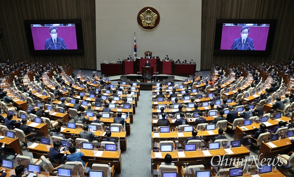 이낙연 더불어민주당 대표가 7일 오전 국회 본회의에서 교섭단체 대표연설을 하고 있다. 