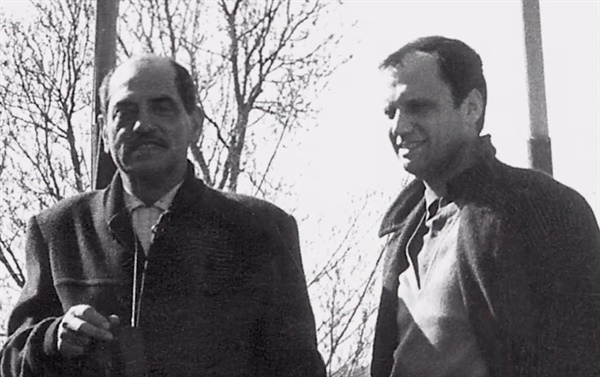 페레 포르타벨라 프로듀서와 루이스 뷔뉴엘 감독 
<비리디아나> (1961)를 준비중인 페레 포르타벨라 프로듀서 (오른쪽)와 루이스 뷔뉴엘 감독 (왼쪽)이 포즈를 취하고 있다.
 