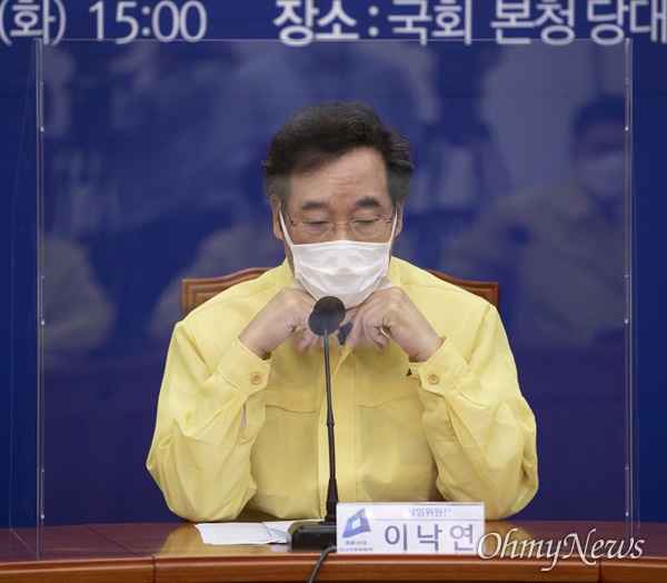 이낙연 더불어민주당 대표가 8일 오후 서울 여의도 국회에서 열린 제1차 코로나19 국난극복위원회 전체회의에 참석하고 있다. 