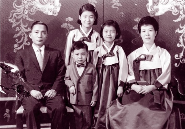 청와대 생활 당시의 박근혜 가족