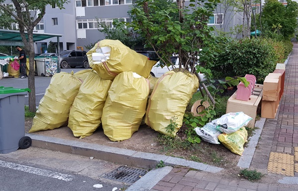 지난 4년 간 환경미화원 임금을 정상적으로 지급하지 않고 약11억 원을 적게 지급한 안동의 생활폐기물처리업체 두 곳에 과징금 1천여만 원만 부과됐다.
