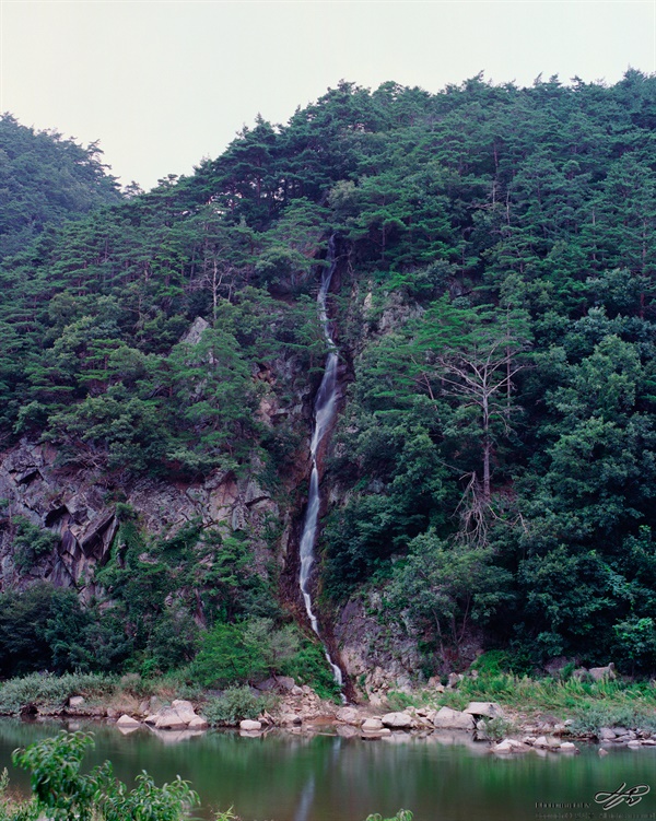 월화폭포 (Portra400)소박하지만 자연폭포인 월화폭포. 월루마을에서 내려오는 작은 물줄기.