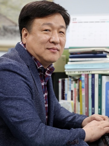 제 27회 한성기문학상 수상자로 선정된 김남규 시인