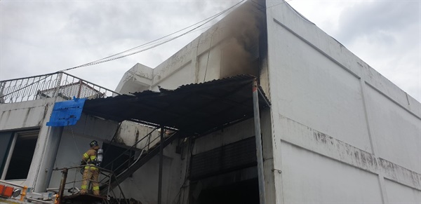 9월 23일 오후 사천시 선구동 소재 냉동창고 화재.