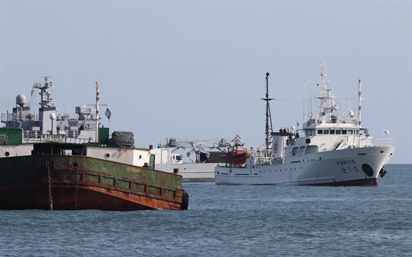 24일 인천시 옹진군 연평도 해상에 정박된 실종 공무원이 탑승했던 어업지도선 무궁화 10호.
