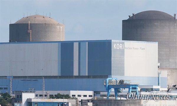  부산 기장군 장안읍에 있는 세계 최대의 원전 밀집 지역 중 하나인 고리원자력발전소.