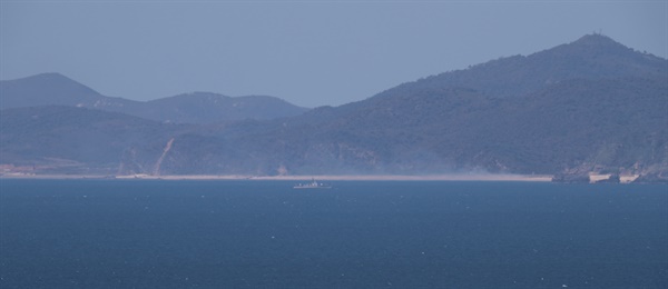 2020년 9월 25일 공무원이 피격된 것으로 추정된 황해도 등산곶 해안 인근에 북한 군함이 이동하고 있다.