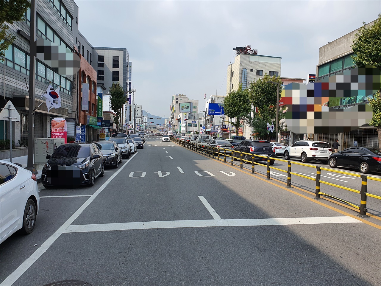 예년 추석 명절 하루 전에는 홍성 시내 도로가 차량들로 정체를 빚었으나 올 추석은 코로나 19 여파로 차량 통행이 평소 주말 수준으로 도로가 한산했다.
