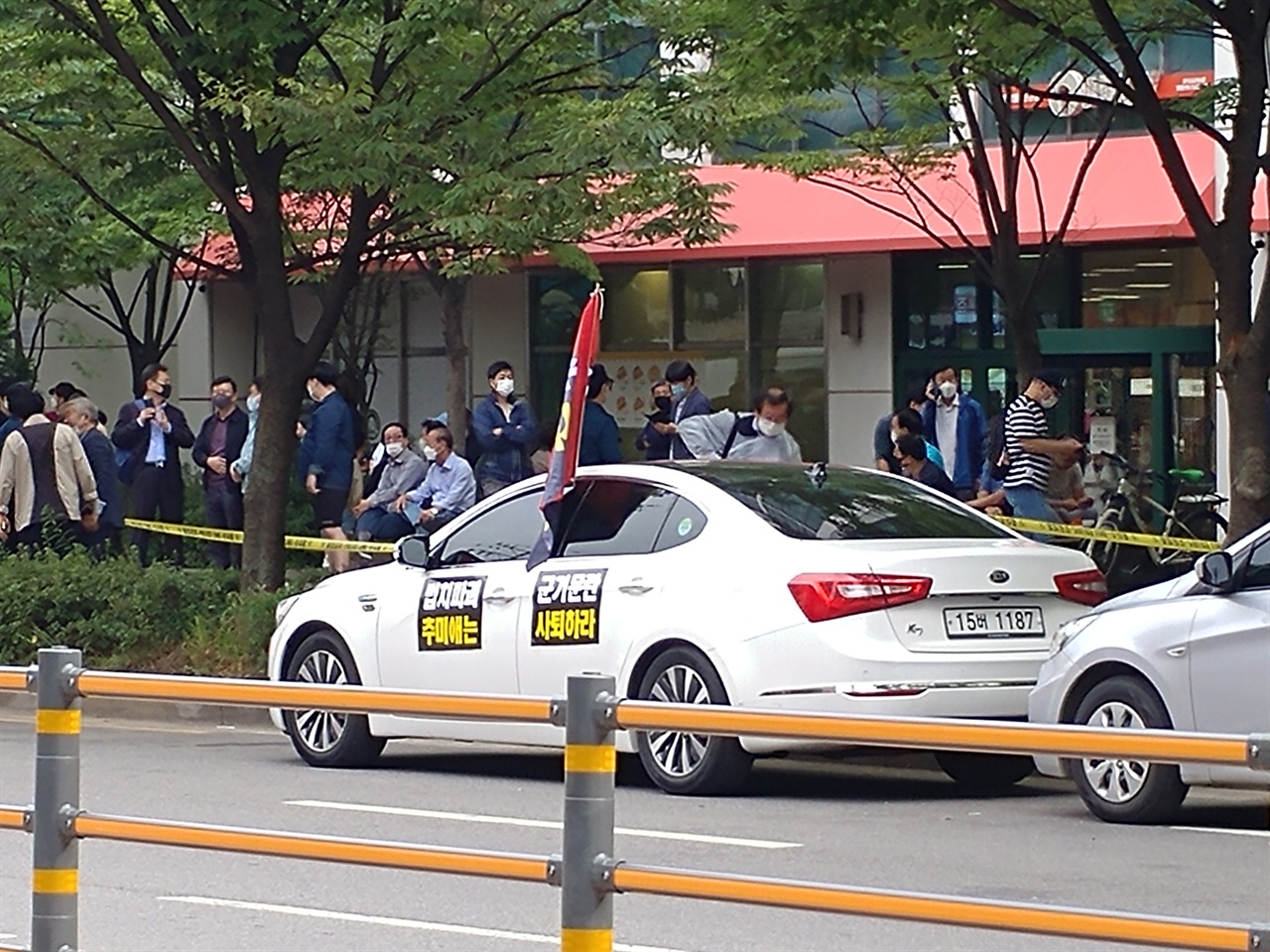강동구 차량 집회의 한 장면.