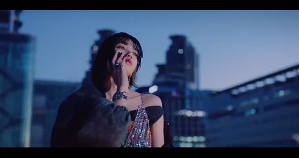  블랙핑크 신곡 <러브식 걸즈> 뮤직비디오의 한 장면