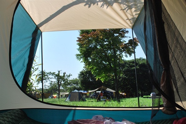텐트에 누워