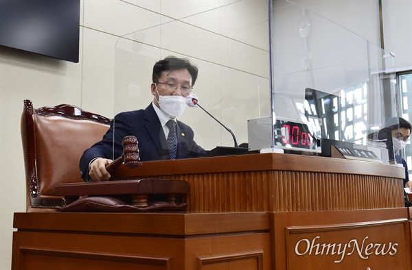 김민석 위원장이 7일 서울 여의도 국회 본관 보건복지위원회 회의실에서 열린 보건복지부-질병관리청 등에 대한 국정감사를 주재하고 있다.