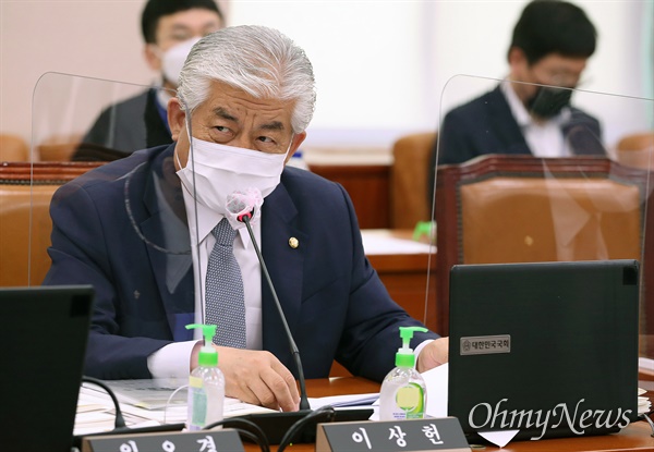 이상헌 더불어민주당 의원이 2020년 10월 12일 오전 서울 여의도 국회에서 열린 문화체육관광위원회의 문화재청·한국전통문화대·문화재연구소 등에 대한 국정감사에서 질의를 하고 있다. 