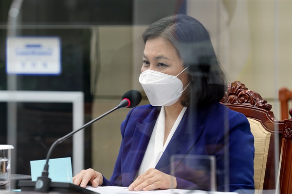 12일 오전 청와대 여민관 소회의실에서 열린 WTO 사무총장 선거 지원 회의에서 유명희 산업통상자원부 통상교섭본부장이 발언하고 있다. 