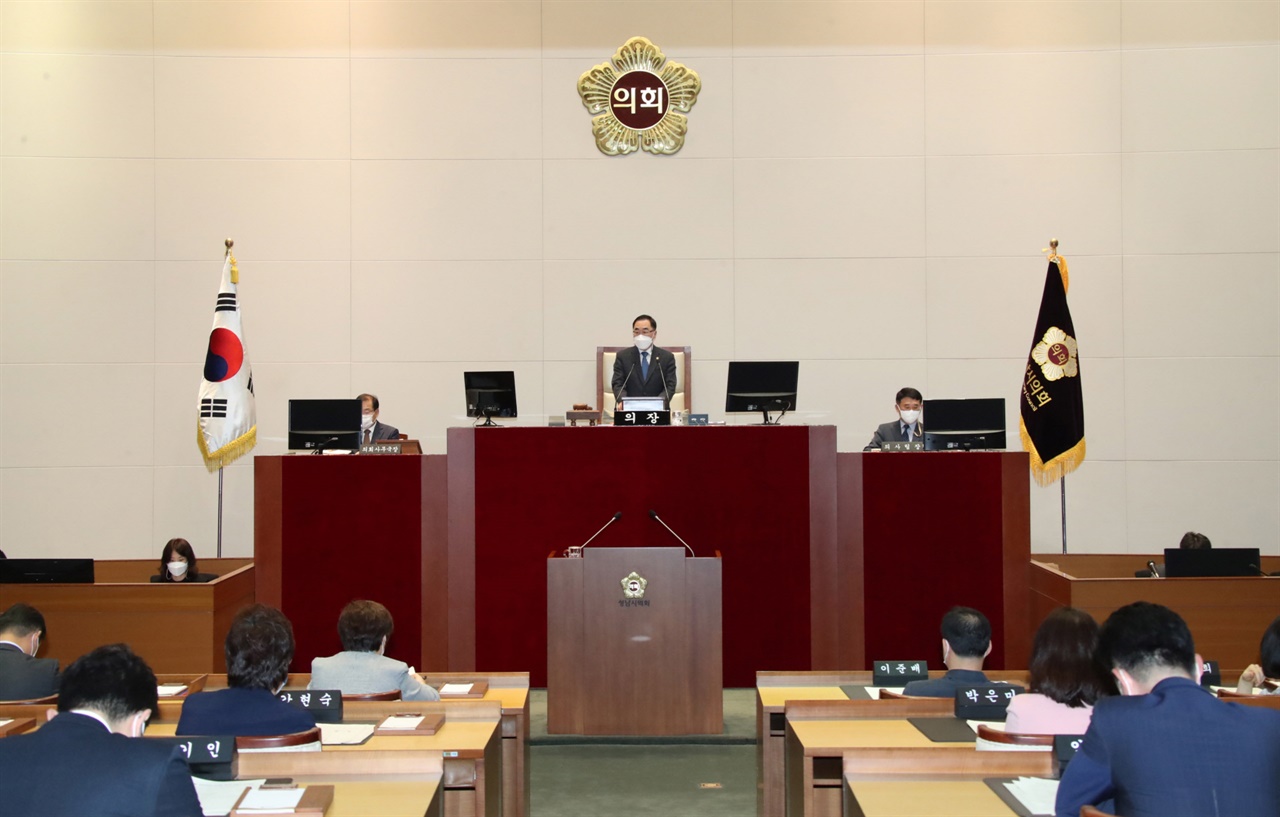 성남시의회(의장 윤창근)는 12일 제258회 임시회 제1차 본회의를 시작으로 12일간의 임시회 일정에 돌입한다. 
