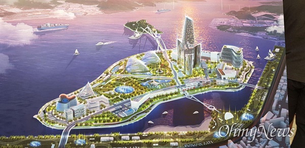 허성무 경남 창원시장은 2020년 10월 13일 오전 창원시청 시민홀에서 '마산해양신도시 개발 방향'을 발표했다.
