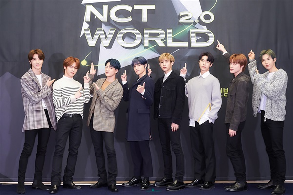 'NCT World 2.0' NCT 세계로! NCT의 성찬, 쿤, 제노, 태용, 윈윈, 도영, 천러, 쇼타로가14일 오후 열린 Mnet < NCT World 2.0 > 온라인 제작발표회에서 포즈를 취하고 있다. < NCT World 2.0 >은 아이돌 최초 멀티버스(Multiverse) 리얼리티를 표방, 데뷔 이래 처음으로 NCT 23인 멤버가 모두 참여하는 단독 리얼리티로 여러 개의 다른 시공간 안에서 펼쳐지는 NCT의 모습을 담은 8부작 프로그램이다. 15일 오후 7시 50분 첫 방송.