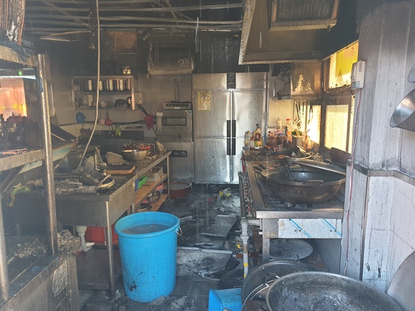 10월 15일 오전 경남 창녕군 남지읍 한 식당에서 화재가 발생했다.