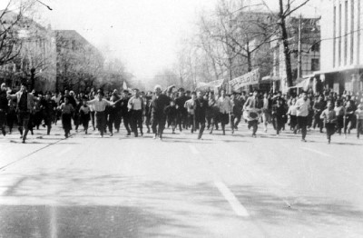 4. 19. 당시 시위대가 경무대 어귀로 돌진하다(1960. 4.).