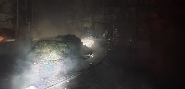 10월 20일 오전 1시 2분경 김해시 한림면 가동리 소재 한 공장에서 화재.