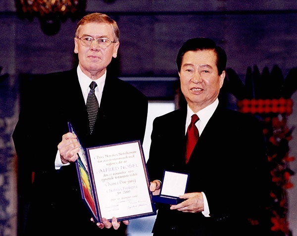 노벨상을 받는 김대중 대통령