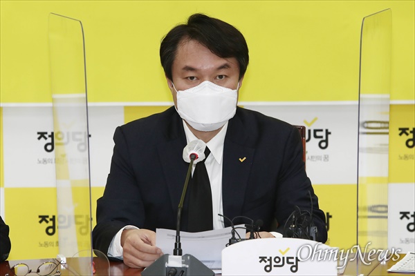 김종철 정의당 대표가 지난 22일 오전 서울 여의도 국회에서 열린 정의당 대표단회의에서 모두발언을 하고 있는 모습. 