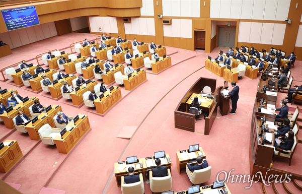 부산시의회가 23일 291회 임시회 4차 본회의를 열고 있다. 이날 본회의에서는 후쿠시마 오염수 방류 규탄 결의안 등이 통과됐다.