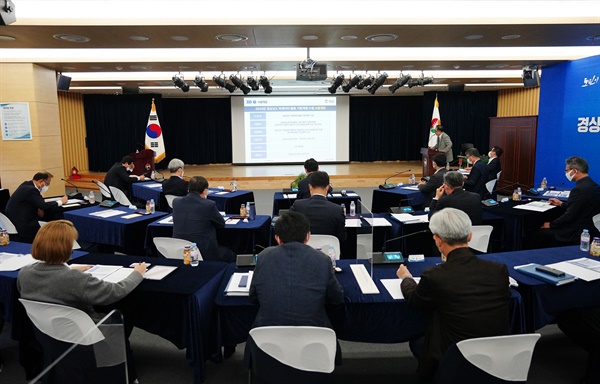 10월 23일 오후 경남도청에서 열린 ‘빅데이터 활용 기본계획 수립 연구 용역 중간보고회’.