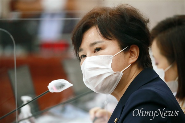 조수진 국민의힘 의원. 사진은 지난해 10월 26일 오후 서울 여의도 국회에서 열린 법제사법위원회의 법무부, 대법원, 감사원, 헌법재판소, 법제처 종합감사에서 질의를 하고 있는 모습. 