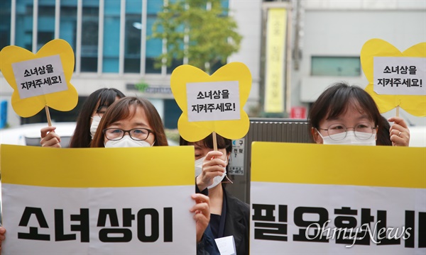 28일 부산 동구 일본영사관에서 58차 부산 수요시위가 열리고 있다. 