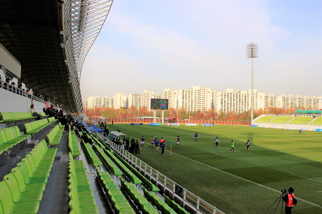  인천 남동아시아드럭비경기장의 모습. 남동럭비장에서 근 1년만에 실업팀이 참여하는 럭비 대회가 개최된다.