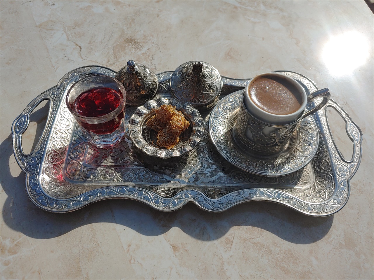 터키 커피와 오디주.