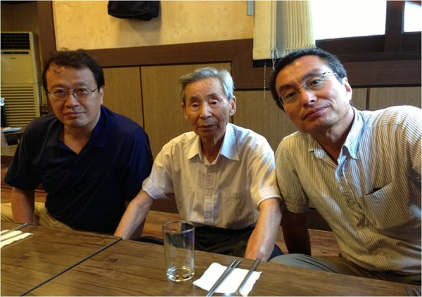 1997년부터 여운택 할아버지의 소송투쟁을 지원해 온 일본제철 징용공 재판을 지원하는 모임의 우에다 케이시, 나카타 미쓰노부 씨.  